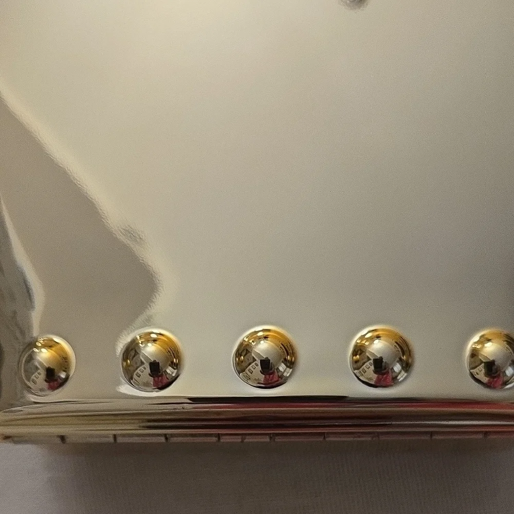 Hand Shaped Chain Crossbody Bag - Picture 6 of 9